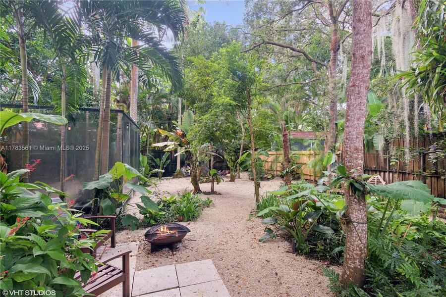 Foto principal - 3794 Irvington Ave