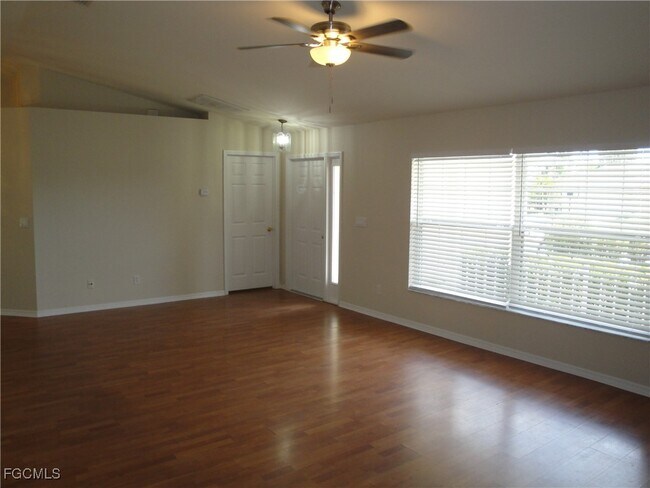 Foto del edificio - 1243 Damen St E