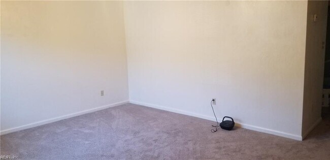 Building Photo - 393 Jury Ln