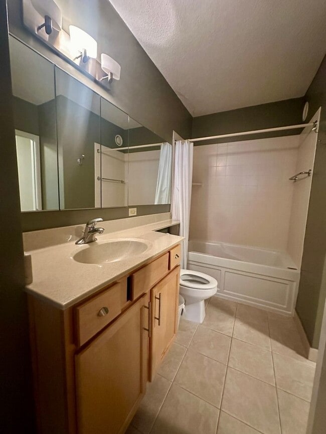 Building Photo - 222 N Columbus Dr