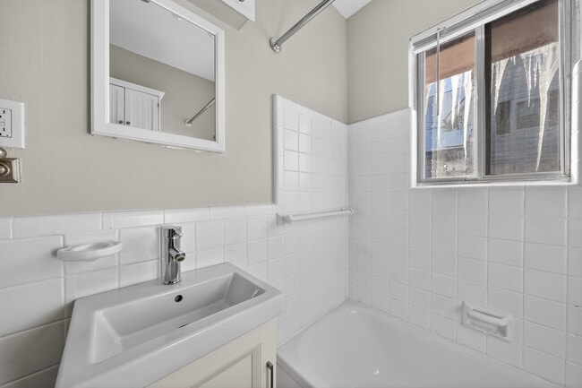 Building Photo - 23 W Burdick St
