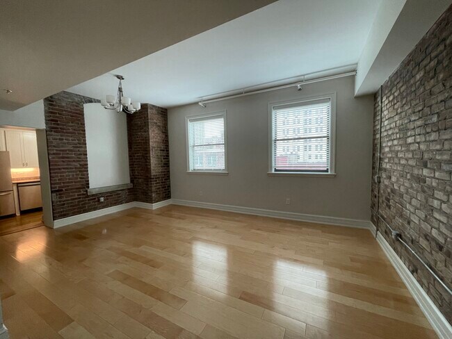 Building Photo - 203 9th St
