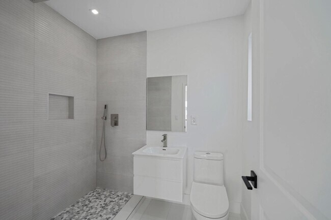 Foto del edificio - 1103 SW 12th St