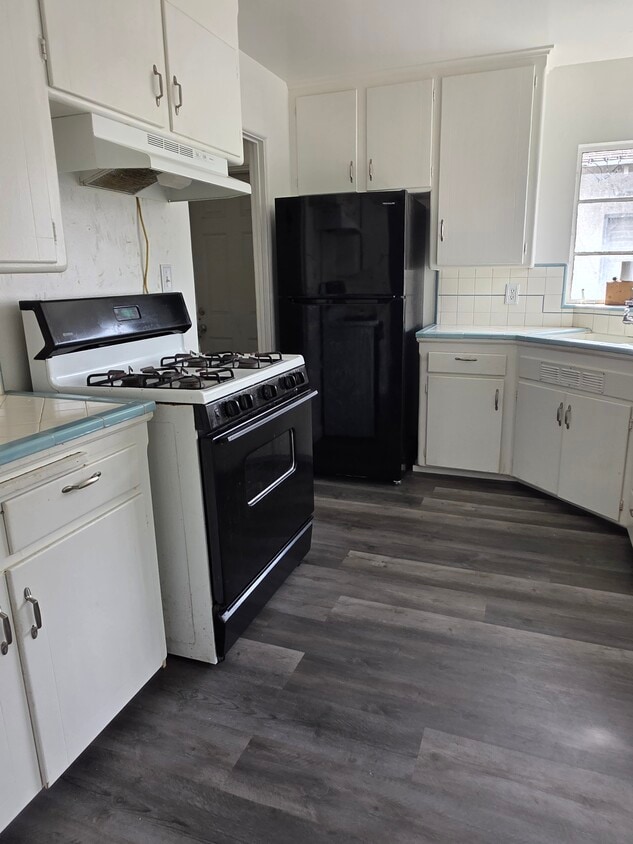 Primary Photo - 545 W Hedges Ave