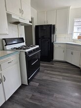 Building Photo - 545 W Hedges Ave