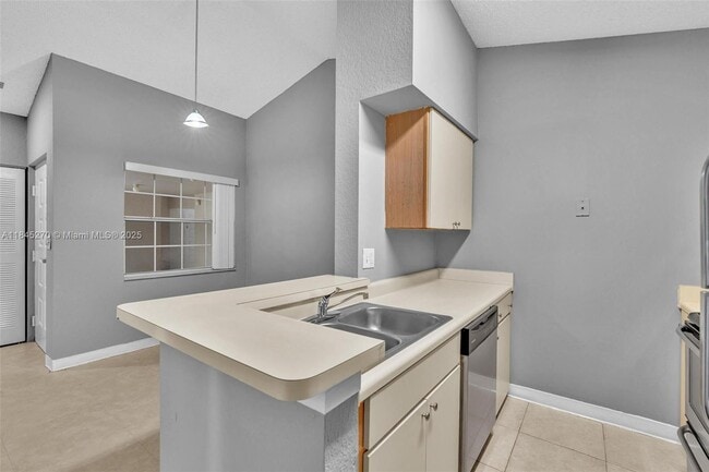 Foto del edificio - 2850 N Oakland Forest Dr