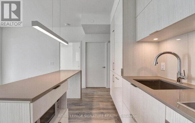 Photo du bâtiment - 15 Lower Jarvis St