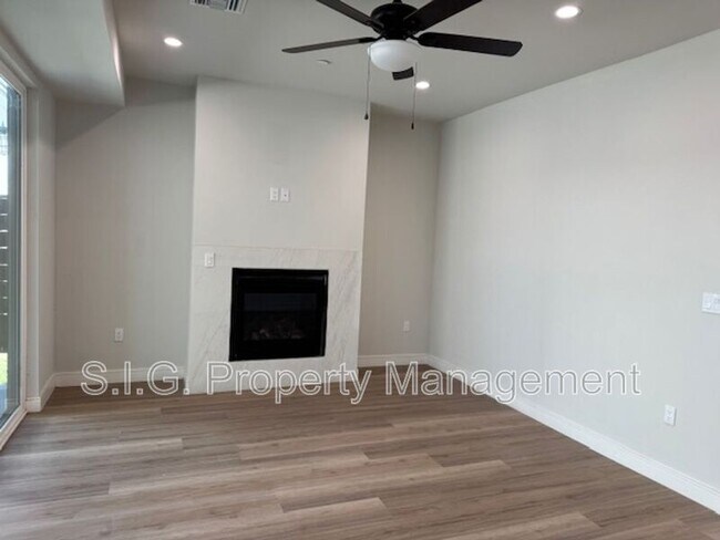 Building Photo - 10754 Nassau Ave