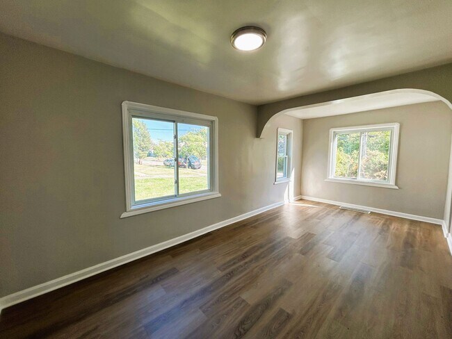 Building Photo - 16605 Chateau Ave