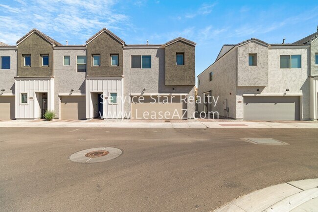 Building Photo - 8283 N 22nd Dr