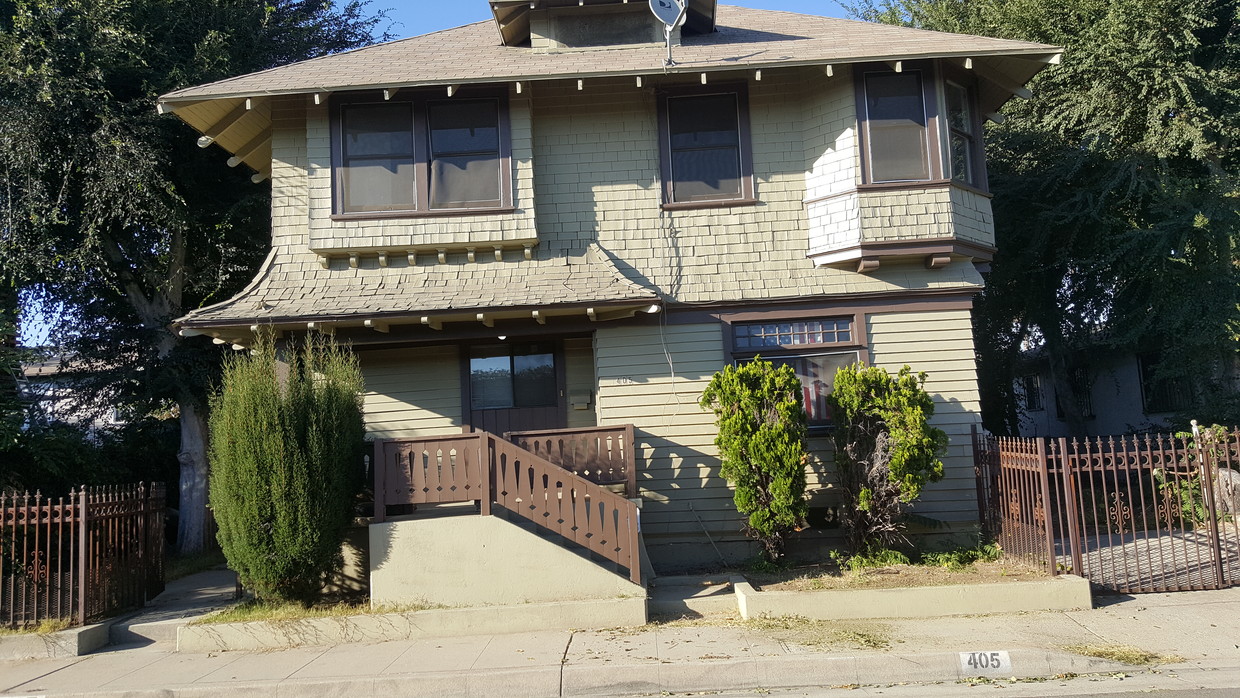 Duplex upstairs - 407 W Ramona Rd