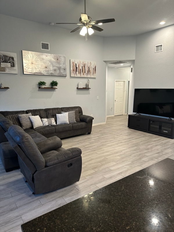 Foto del edificio - 6738 Tehama Gate