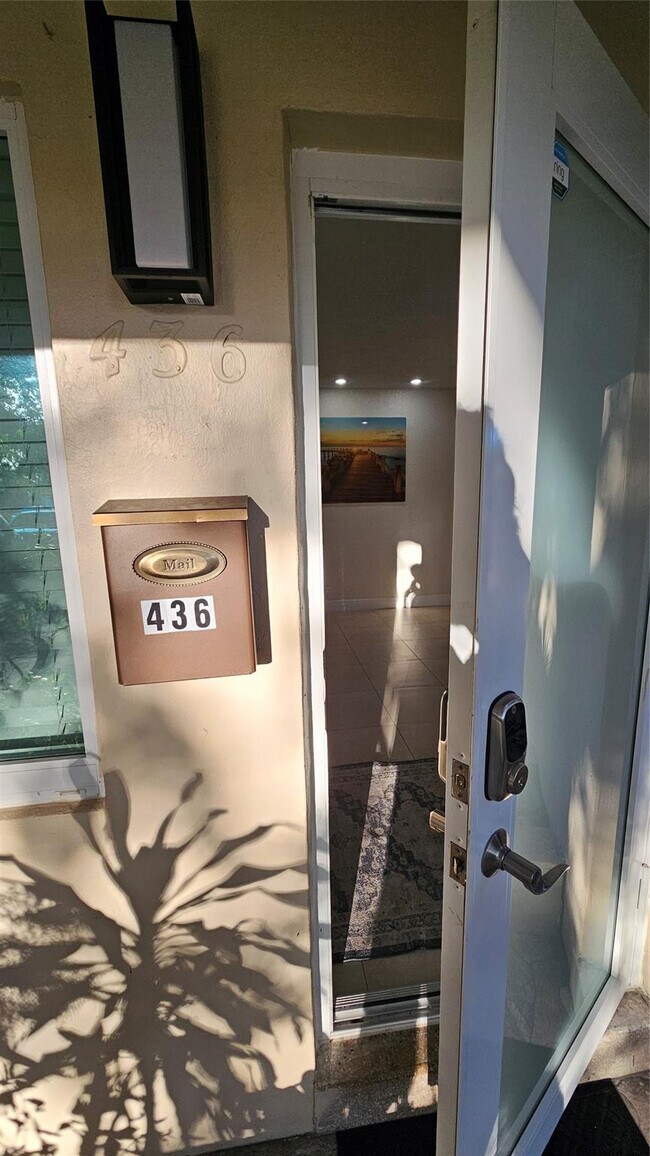 Foto del edificio - 436 NE 25th Ave