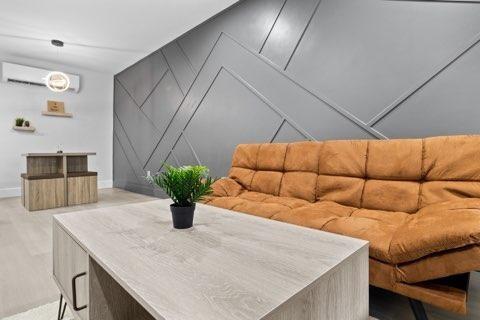 Foto del edificio - 2124 Burton Dr