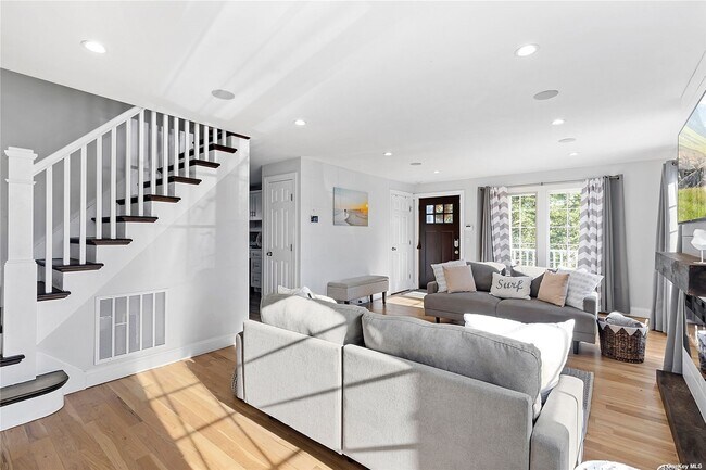 Foto del edificio - 310 Montauk Hwy