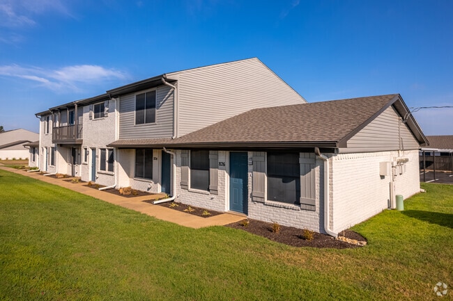 Building Photo - The Majestic at Hewitt