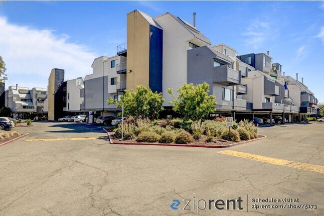 Building Photo - 5 Embarcadero West