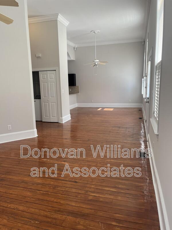 Foto del edificio - 135 E Wilson Ave