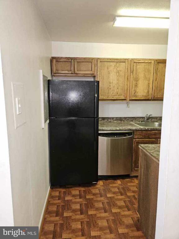 Primary Photo - 7613 Fontainebleau Dr