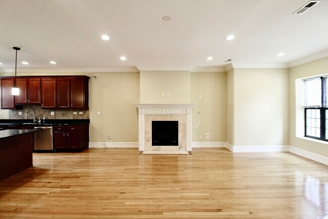 Foto del edificio - 5528 S Indiana Ave