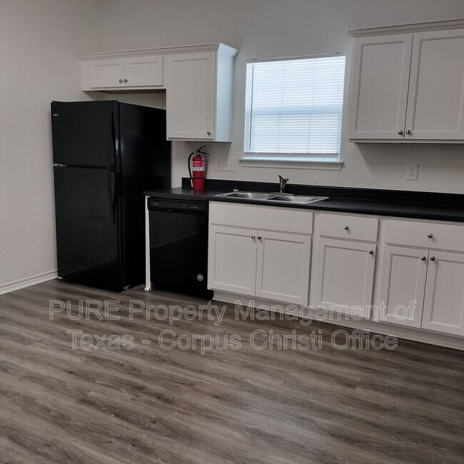 Building Photo - 15560 Palmira Ave