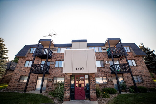 Building Photo - Hidden Valley Apartments