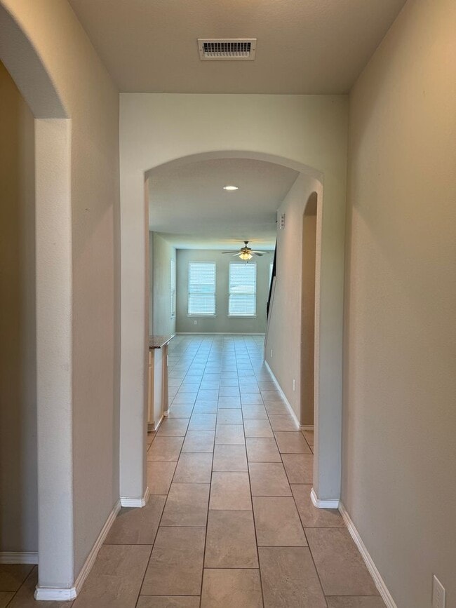 Foto del edificio - 7207 Fallen Crest Ln