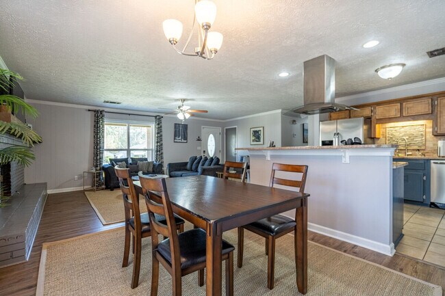 Foto del edificio - 4375 Park St