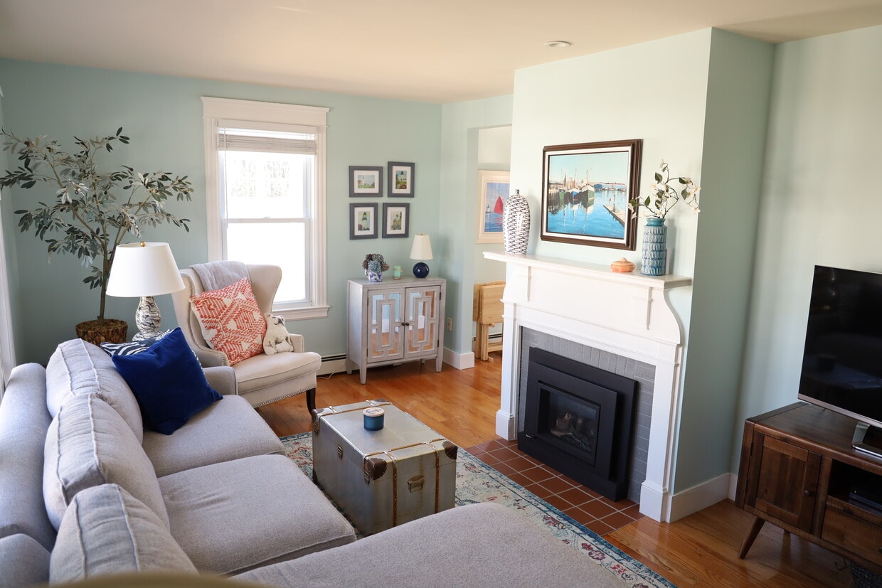 Living room - 46 Hillside Ave