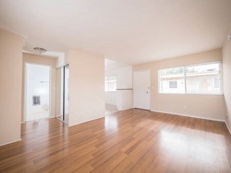 Foto del edificio - 5541 Newcastle Ave