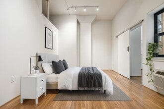 Building Photo - 705 Main St