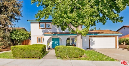 Building Photo - 628 Royalview St