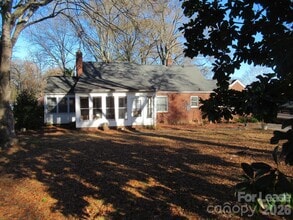 Building Photo - 505 S Cedar St