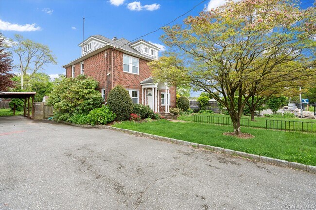 Foto del edificio - 1030 Glen Cove Ave