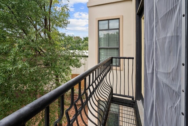 Photo - 5300 Peachtree Rd Apartment