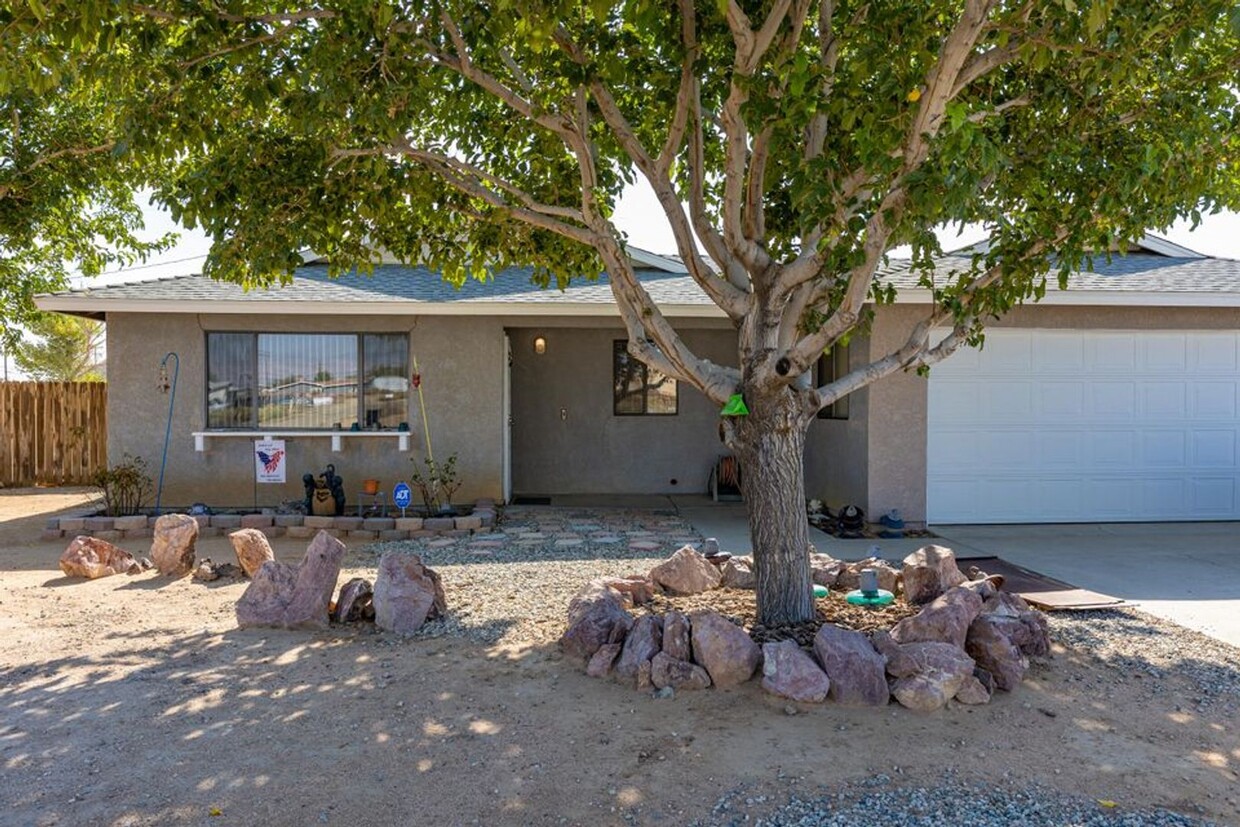 Primary Photo - Beautiful updated 3 bedroom / 2 bathroom h...