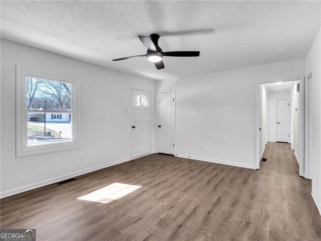 Building Photo - 1000 Hampton Ct NW