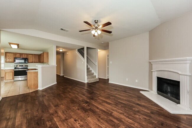 Foto del edificio - 580 Creekbend St