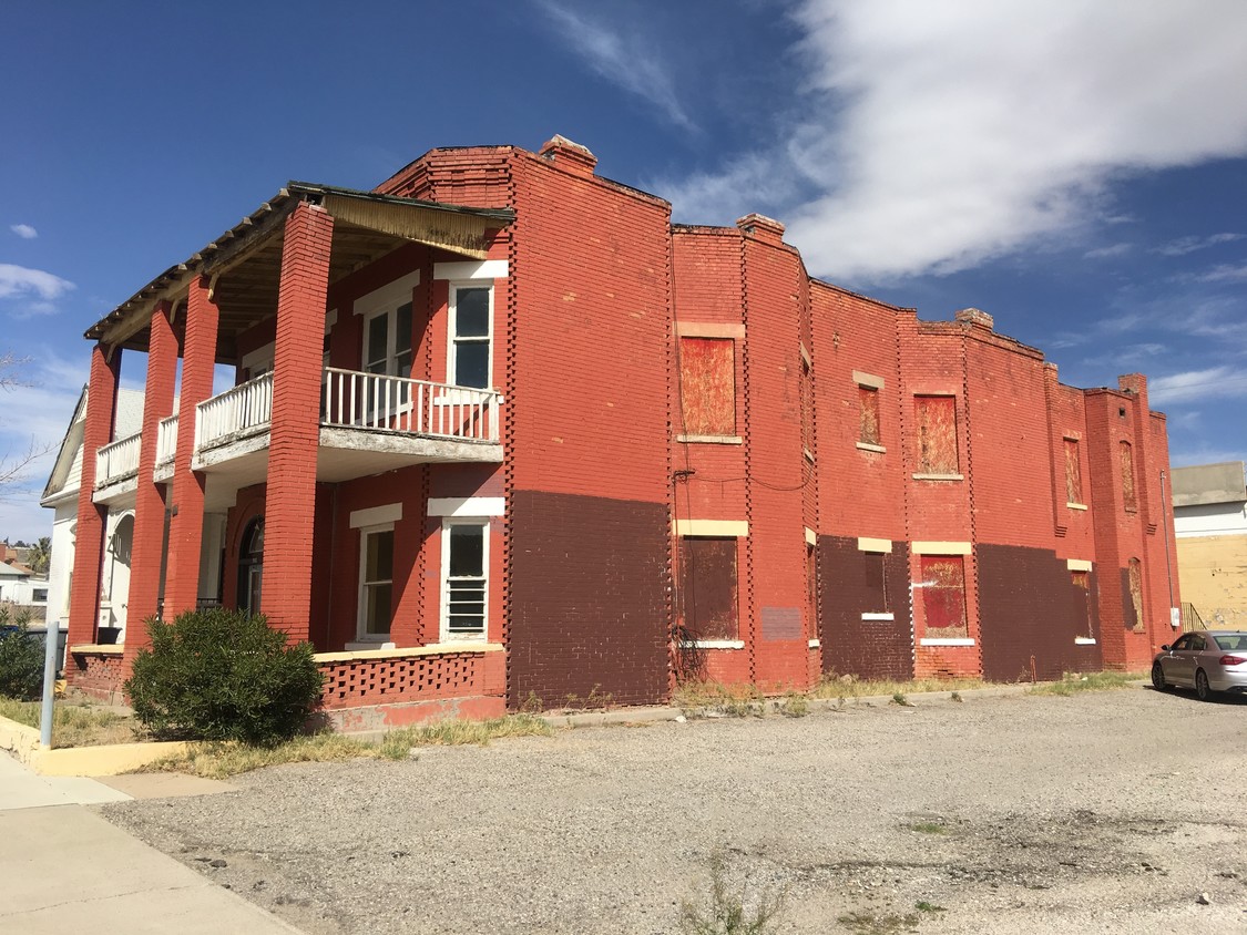 Primary Photo - Two Buildings on Kansas Street