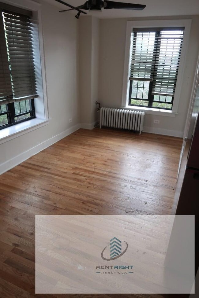 Building Photo - 4526 N Sheridan Rd