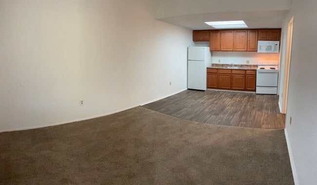 Photo - HUGE 1 BEDROOM ! GREAT PRICES! Same Day Ap... Apartment