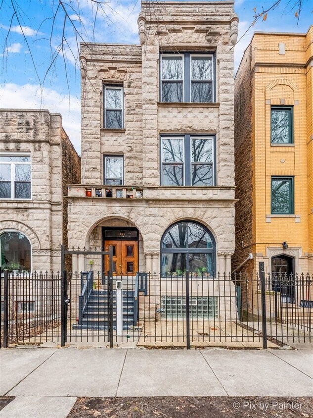 Primary Photo - 1841 N Whipple St