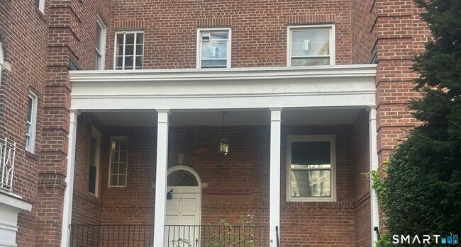 Foto del edificio - 70 Strawberry Hill Ave
