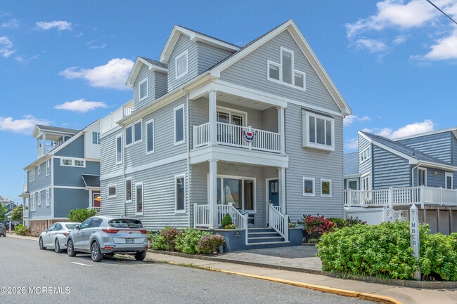 Building Photo - 573 Tarpon Ave