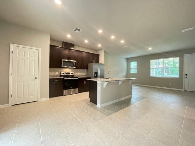 Building Photo - MOVE IN SPECIAL! Spacious 3 Bedroom, 2.5 B...