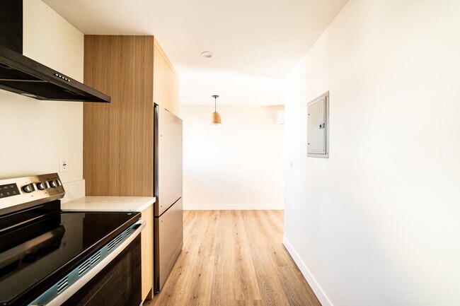 Foto del edificio - 1346  S Dunsmuir Ave -1/2