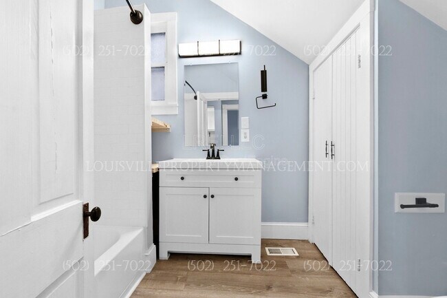 Foto del edificio - 1325 Hepburn Ave