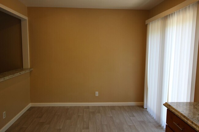 Foto del edificio - 4441 Yukon Dr
