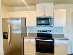 Building Photo - 1130 Scarlet Sparrow St