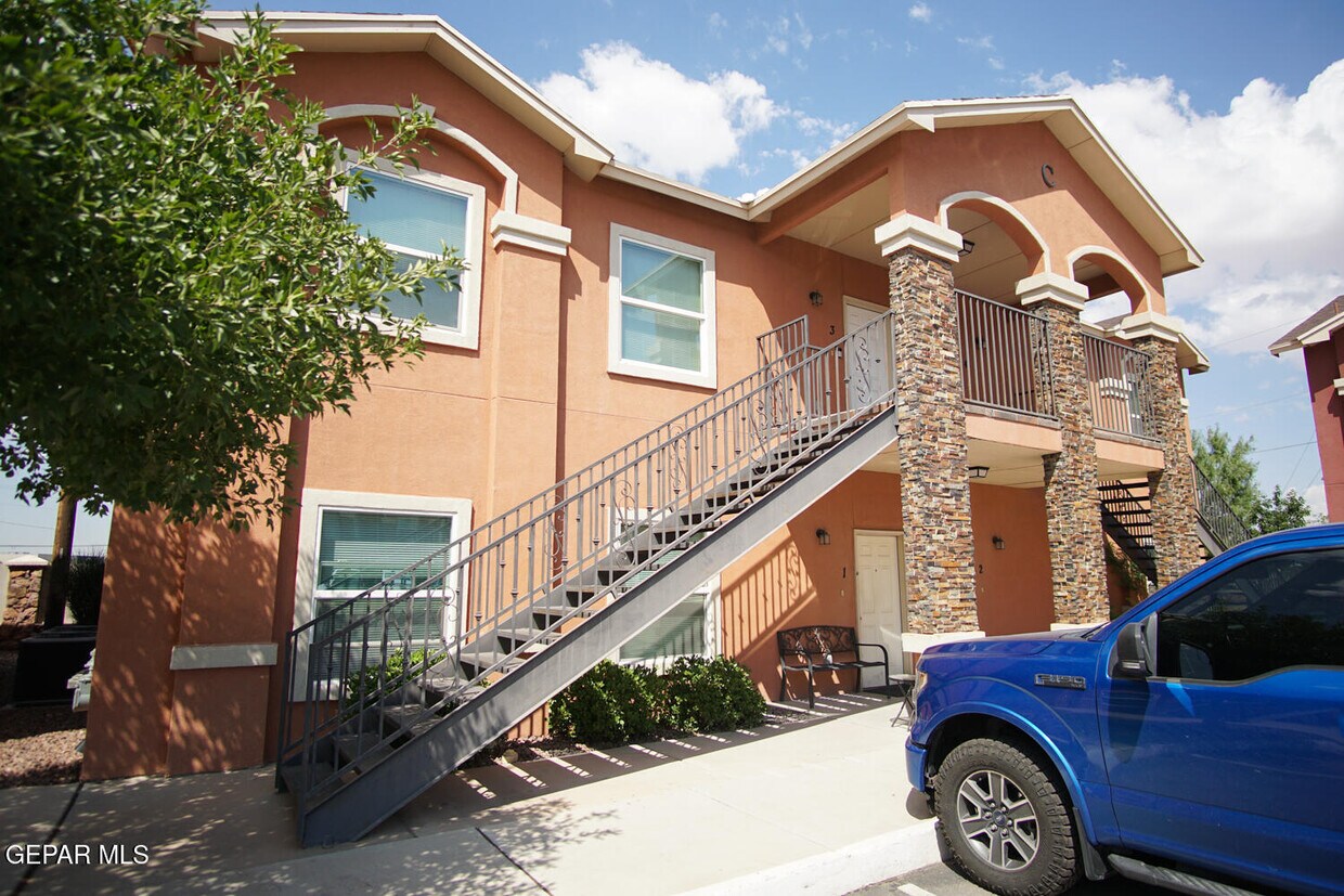 Primary Photo - 8685 N Loop Dr